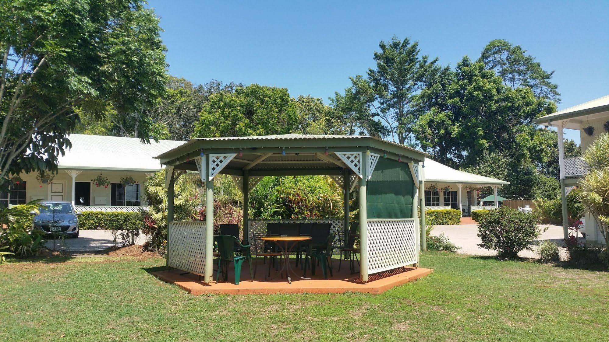 Yungaburra Park Motel Buitenkant foto
